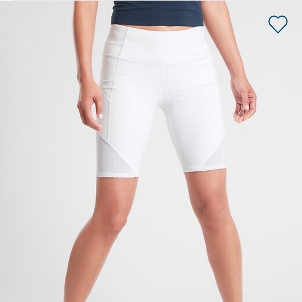 Athleta Contender 9" shorts - white - zip pockets and mesh detail